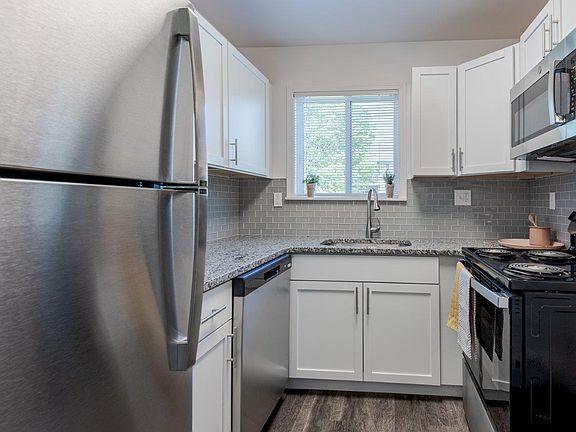 3rd image of 351 Penbrooke Dr #183