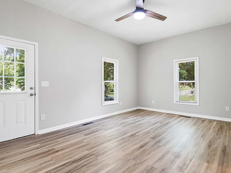 1586 3rd Street Dr NE — Photo 6