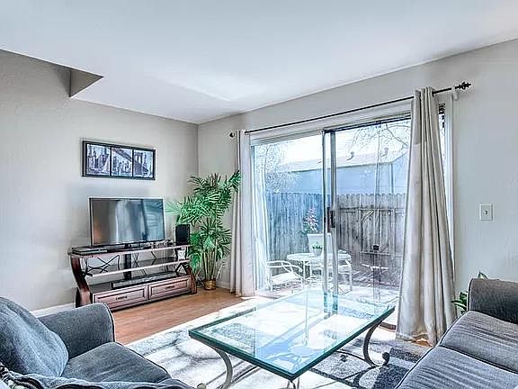 1st image of 19 Creekwood Sq #19
