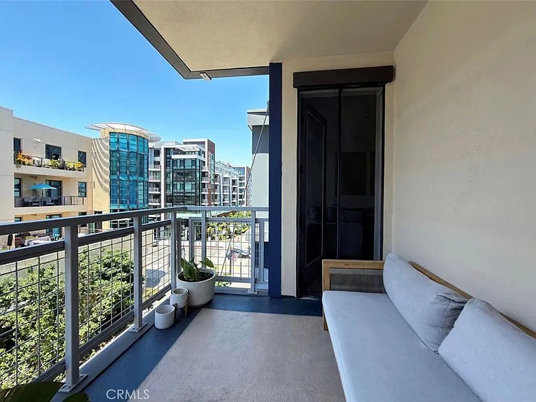 150 The Promenade N — Photo 15