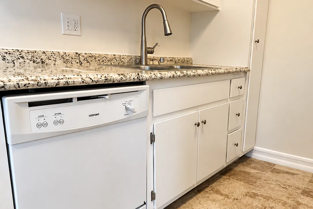 Studio, 500 sqft, $1,995 — Photo 3