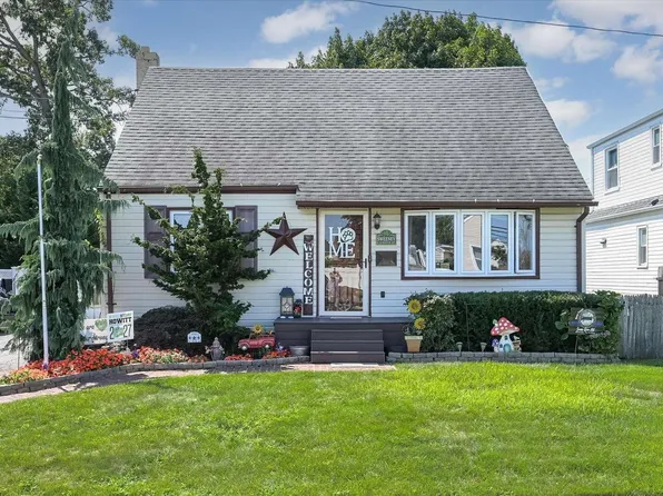 8 Juniper Street, Farmingdale, NY 11735