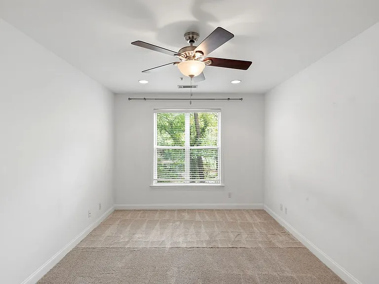 1000 E Woodlawn Rd #216 — Photo 27