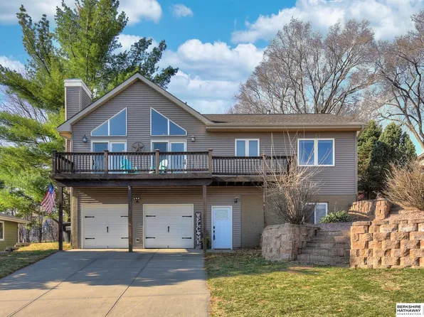 823 Beaver Lake Blvd, Plattsmouth, NE 68048