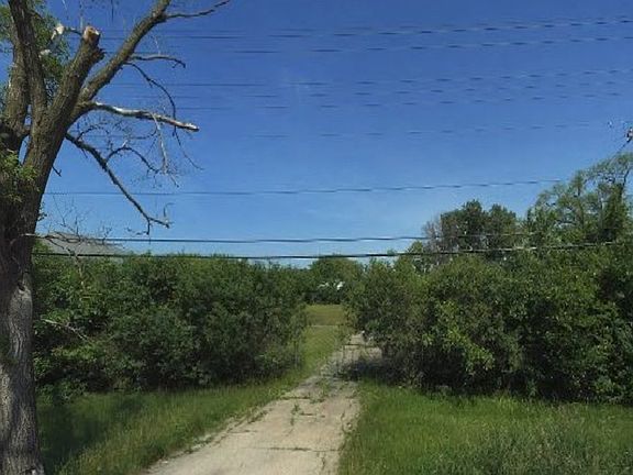 4th image of 335 Greenwood Rd
