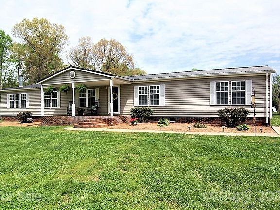 2nd image of 104 Snowy Hill Ln