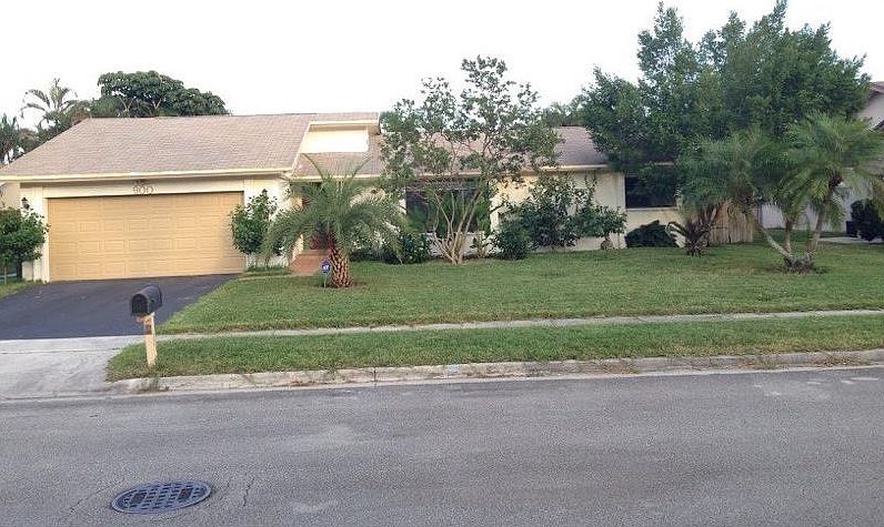 1st image of 900 NW 49th Ave #1