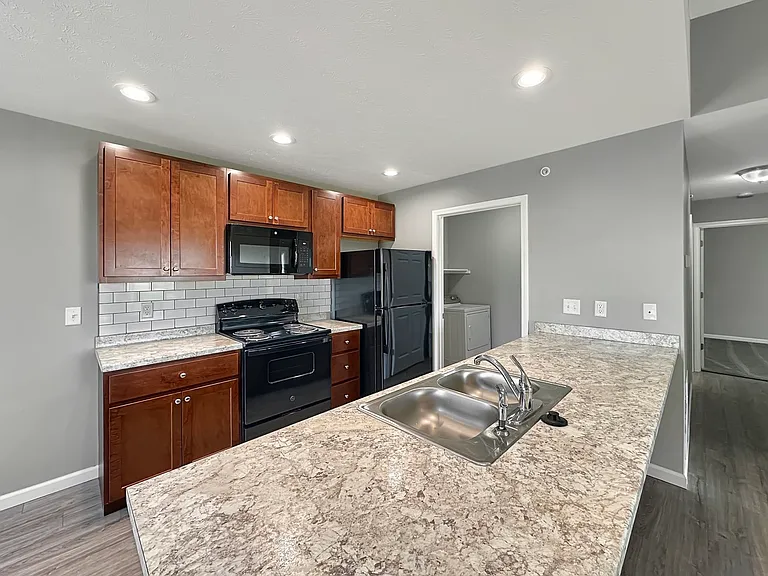 Lake Point Apartments — Photo 68