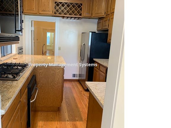 3rd image of 2852 Steiner St