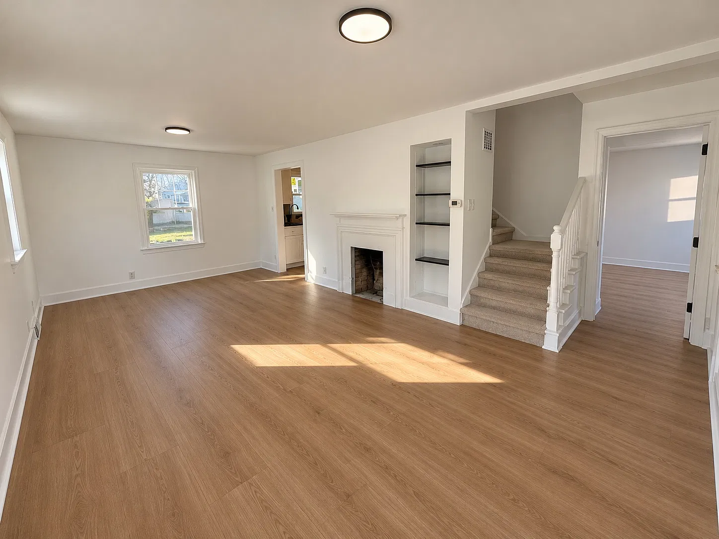 3 bed, 1372 sqft, $2,200 — Photo 2