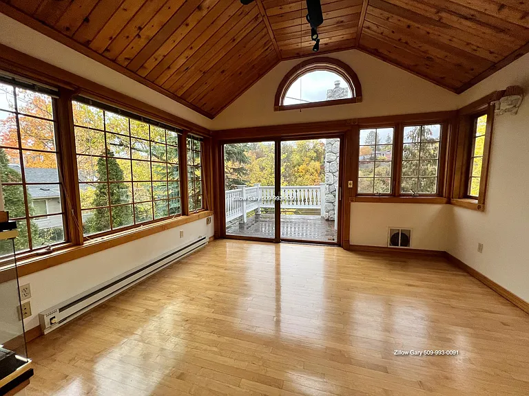 2104 W Clarke Ave — Photo 3