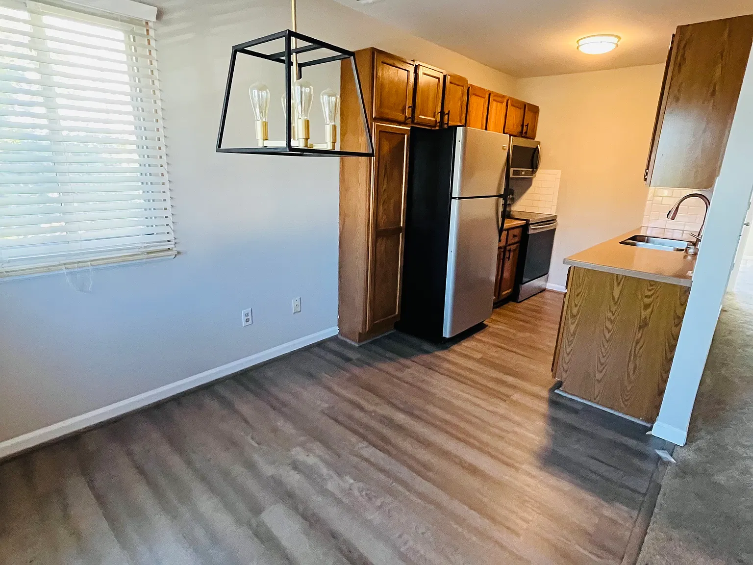 2 bed, 828 sqft, $1,375 — Photo 2