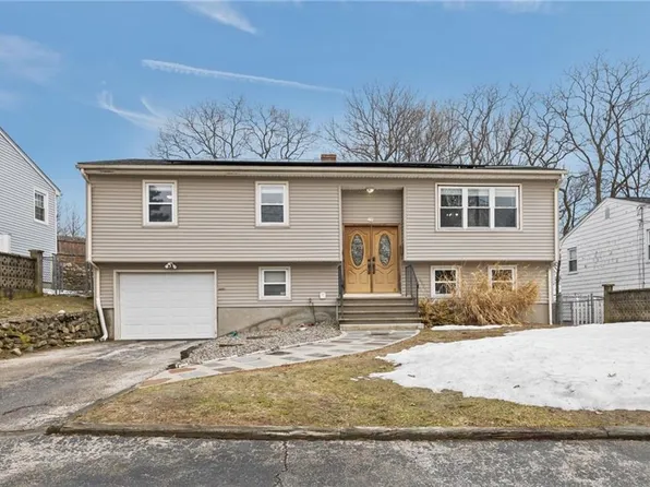 46 Harrison St, Johnston, RI 02919