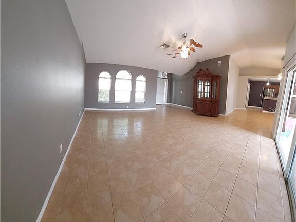 4th image of 1007 Blue Grass Dr