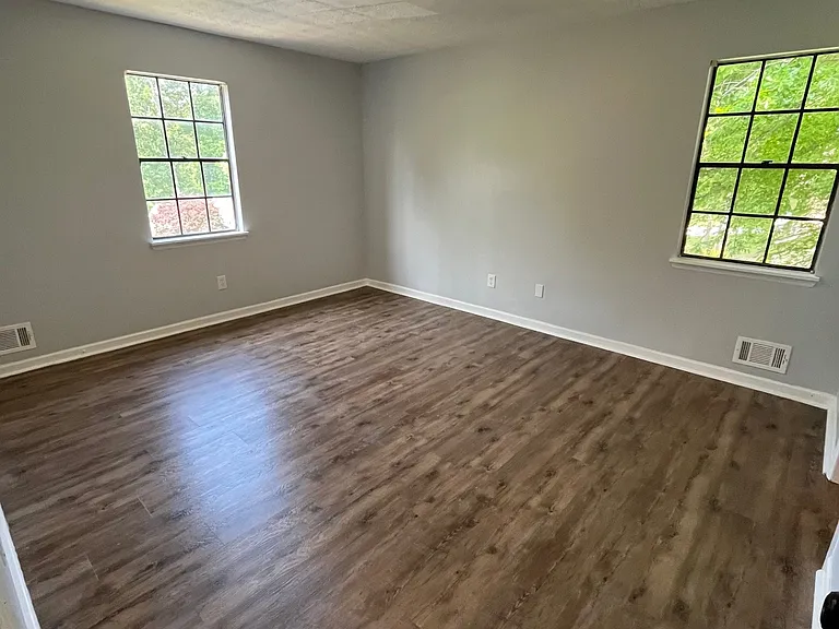 1949 Lullwater Cir — Photo 13
