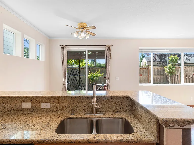 1639 SW Wright Pl — Photo 15