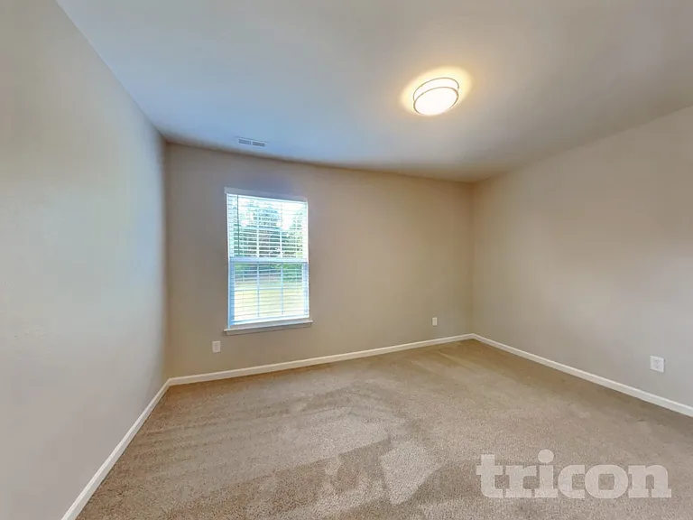 1129 Hawick Dr — Photo 12