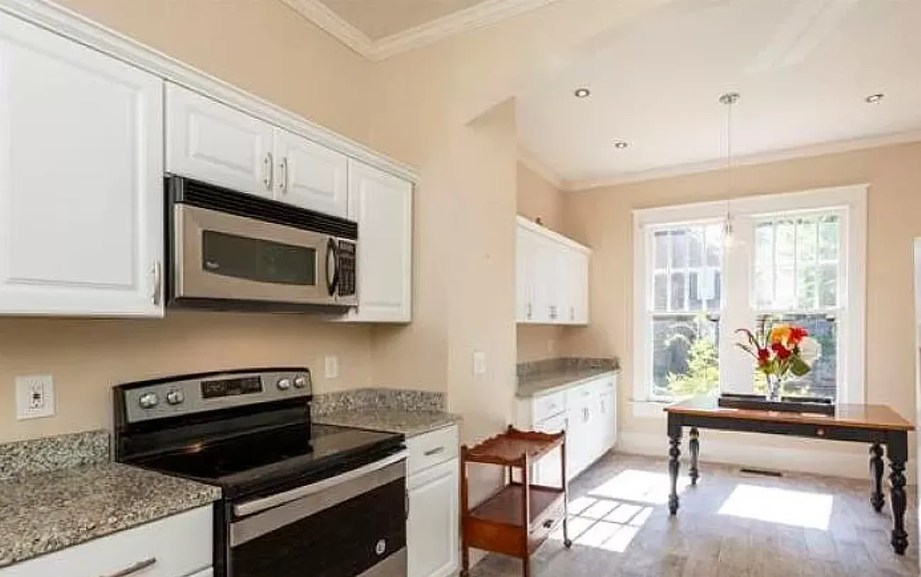 5 bed, 4000 sqft, $3,400 — Photo 4