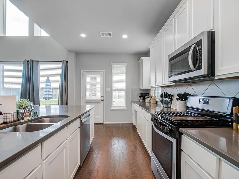 7606 Cottonwood Falls Dr — Photo 37