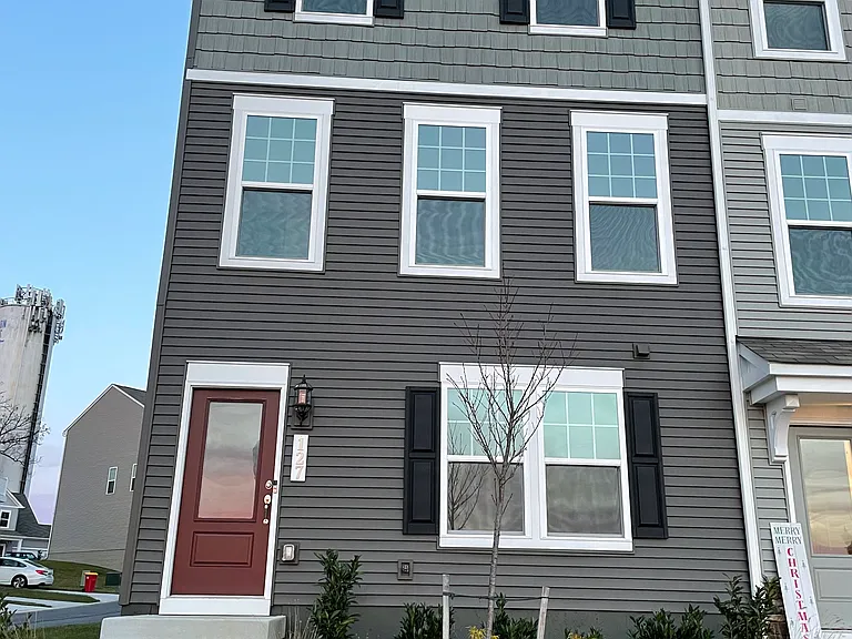 127 Presidents Pointe Ave — Photo 5