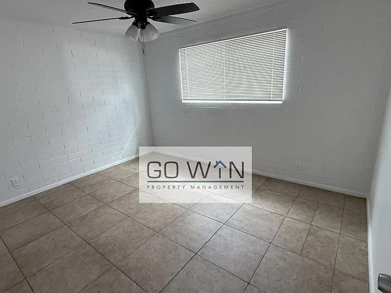 1626 W Denton Ln — Photo 12