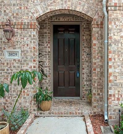 4th image of 3829 Vernon Way