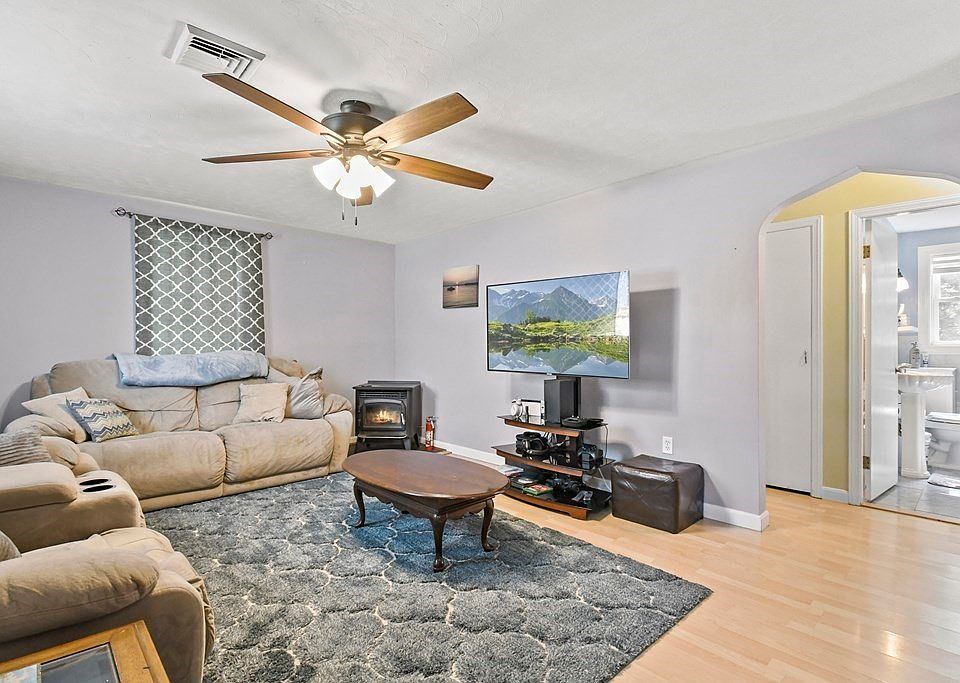 64 Leeds St, Worcester, MA 01606 Zillow