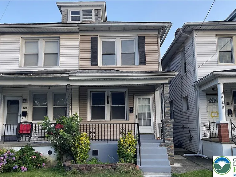 622 E Locust St — Photo 1
