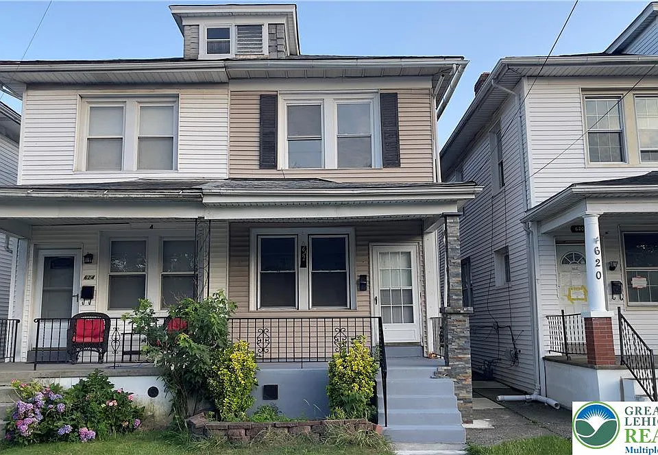 622 E Locust St