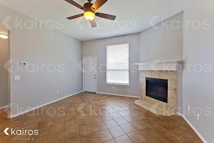 3 bed, 2.0 bath, 1732 sqft, $1,845 — Photo 2
