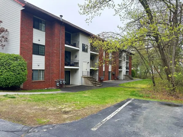 1610 Skyline Dr Unit 11, Lowell, MA 01854