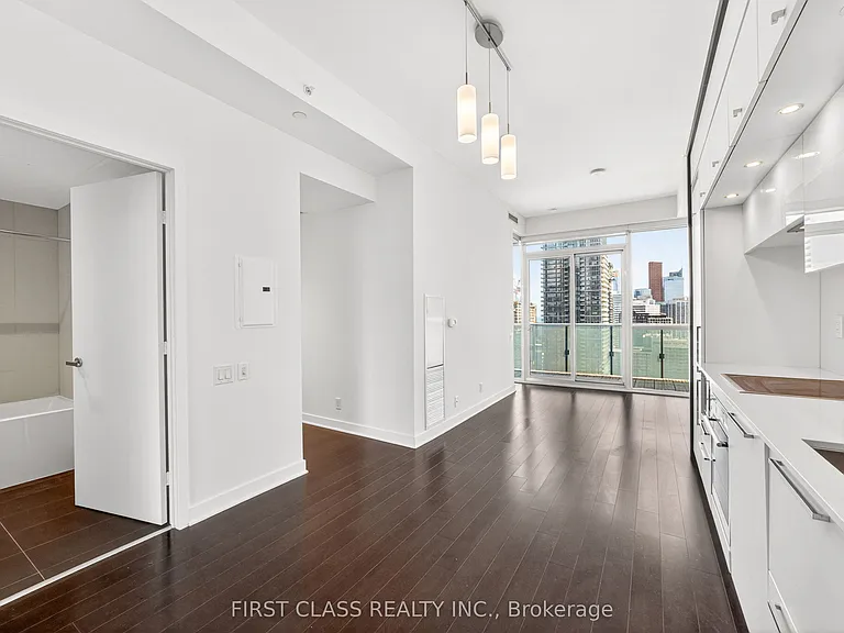 15 Grenville St #2902 — Photo 4