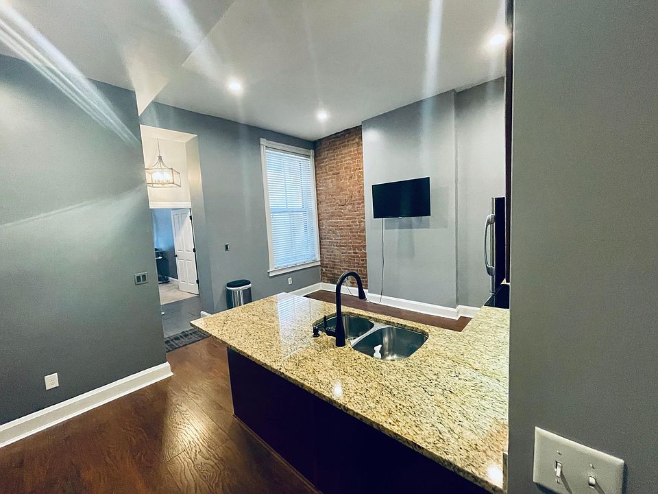 Large kitchen and eat in area, great for entertaining!