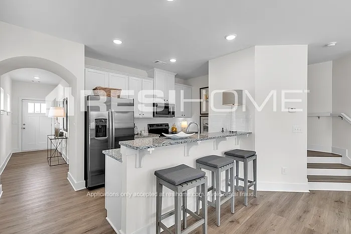 3 bed, 2.5 bath, 1467 sqft, $1,799 — Photo 3
