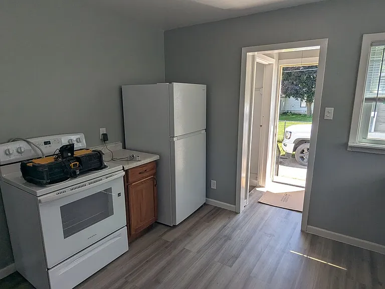 239 S Evans Rd — Photo 3