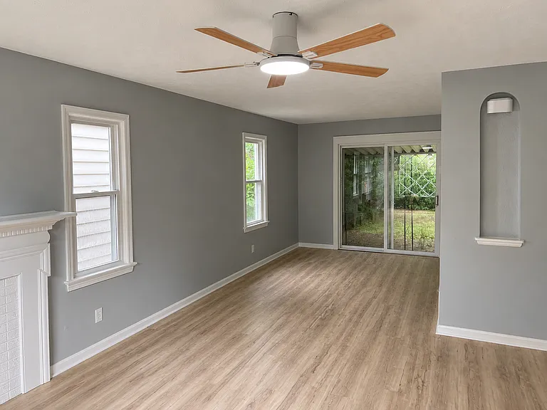 1371 S Belvoir Blvd — Photo 6