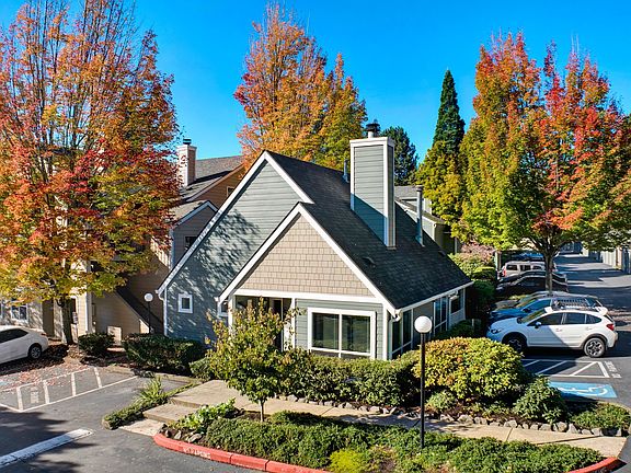 Hampton Ridge Apartments Tigard Oregon Parking Lot