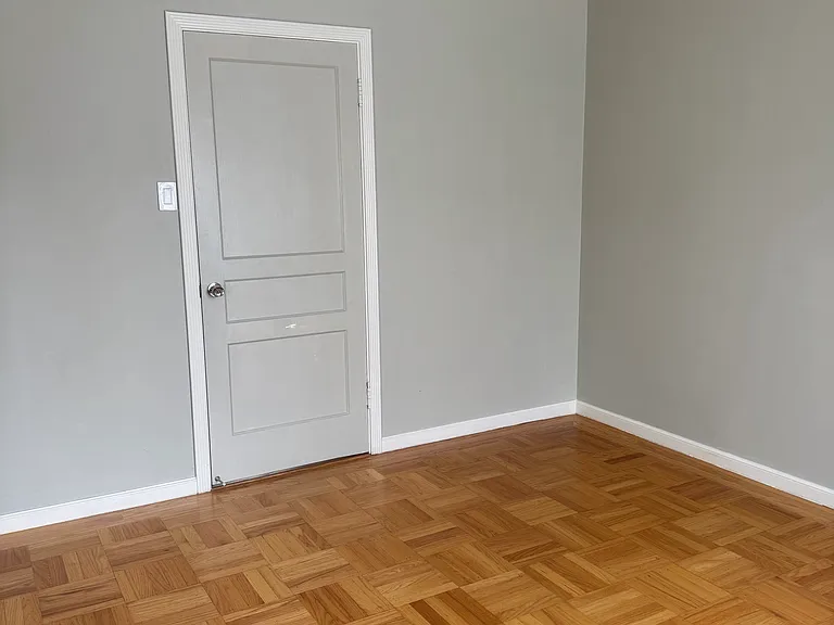 72 Robblee Ave — Photo 15