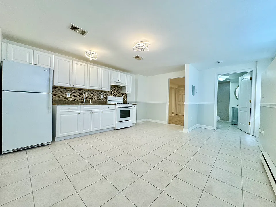 204 Sneden Ave #1F