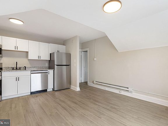 2nd image of 901 N Franklin St #3