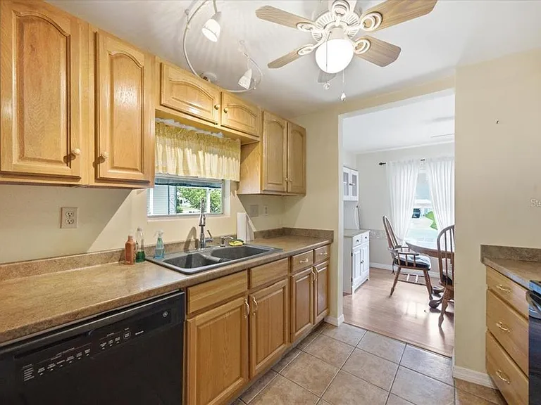 7505 Fairlane Ave — Photo 11