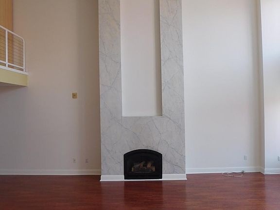 4th image of 695 5th St APT 17