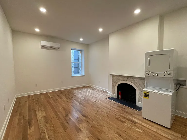 811 Park Ave — Photo 4