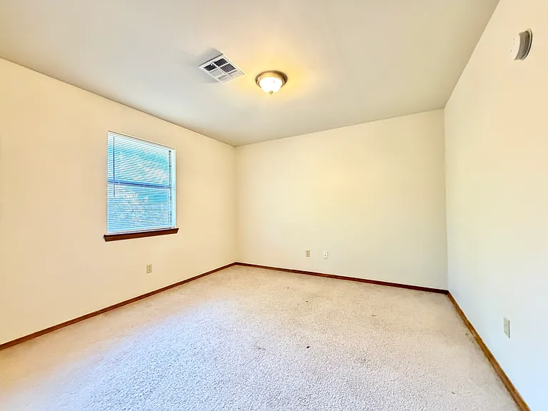 385 S Teehee Dr #8 — Photo 2