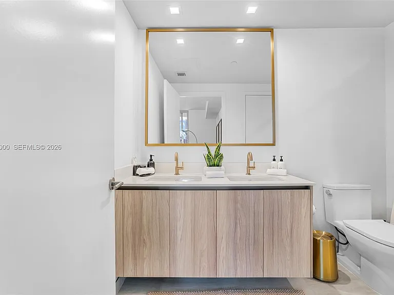 77 SE 5th St #3305 — Photo 8