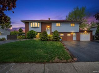42 Pebble Ln, Deer Park, NY 11729