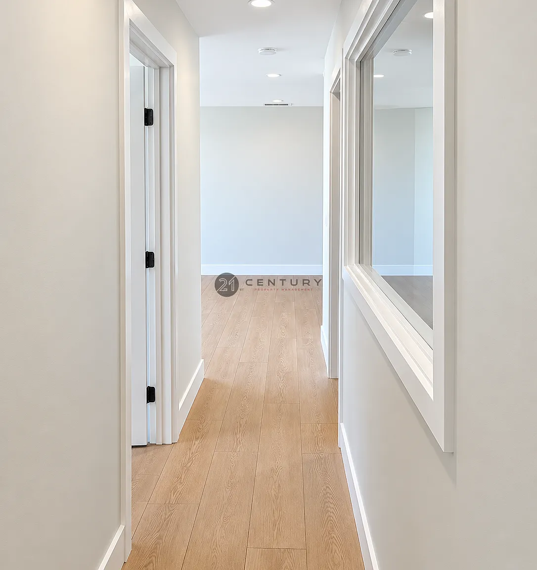 "Coastal Charm: Spacious 1-Bedroom Retreat in Oceanside!" — Photo 3