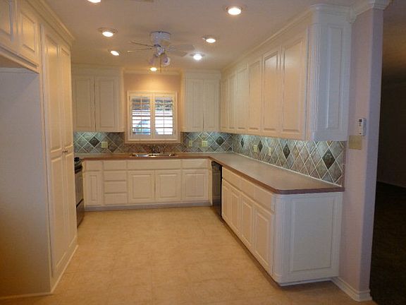 2nd image of 112 W Acorn Dr