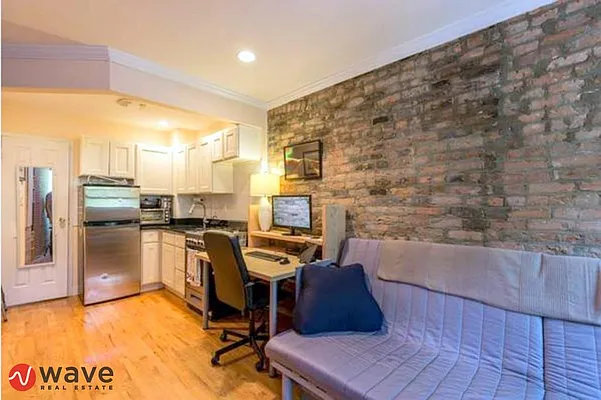 Rented by Wave Real Estate Group | media 3
