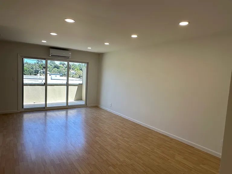 1336 Palos Verdes Dr #5 — Photo 6